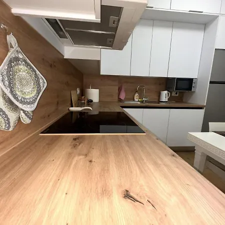 Stylish 3bed Quiet Area Univers דירה